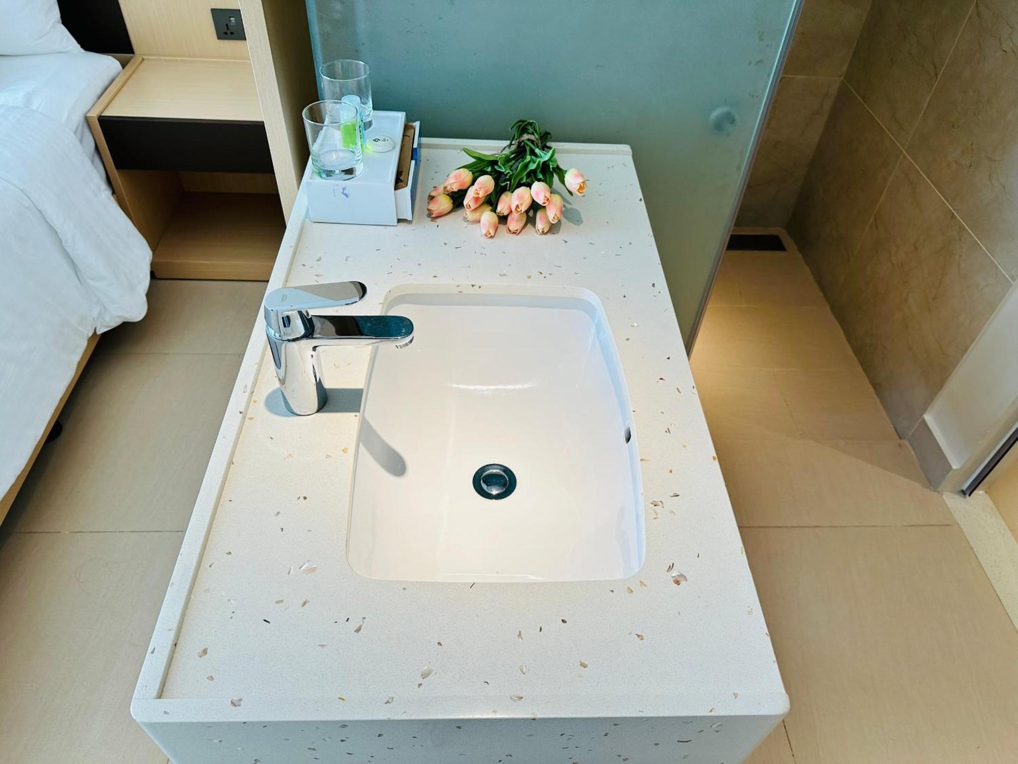 The Cam Ranh Oceanview Apartment Екстериор снимка