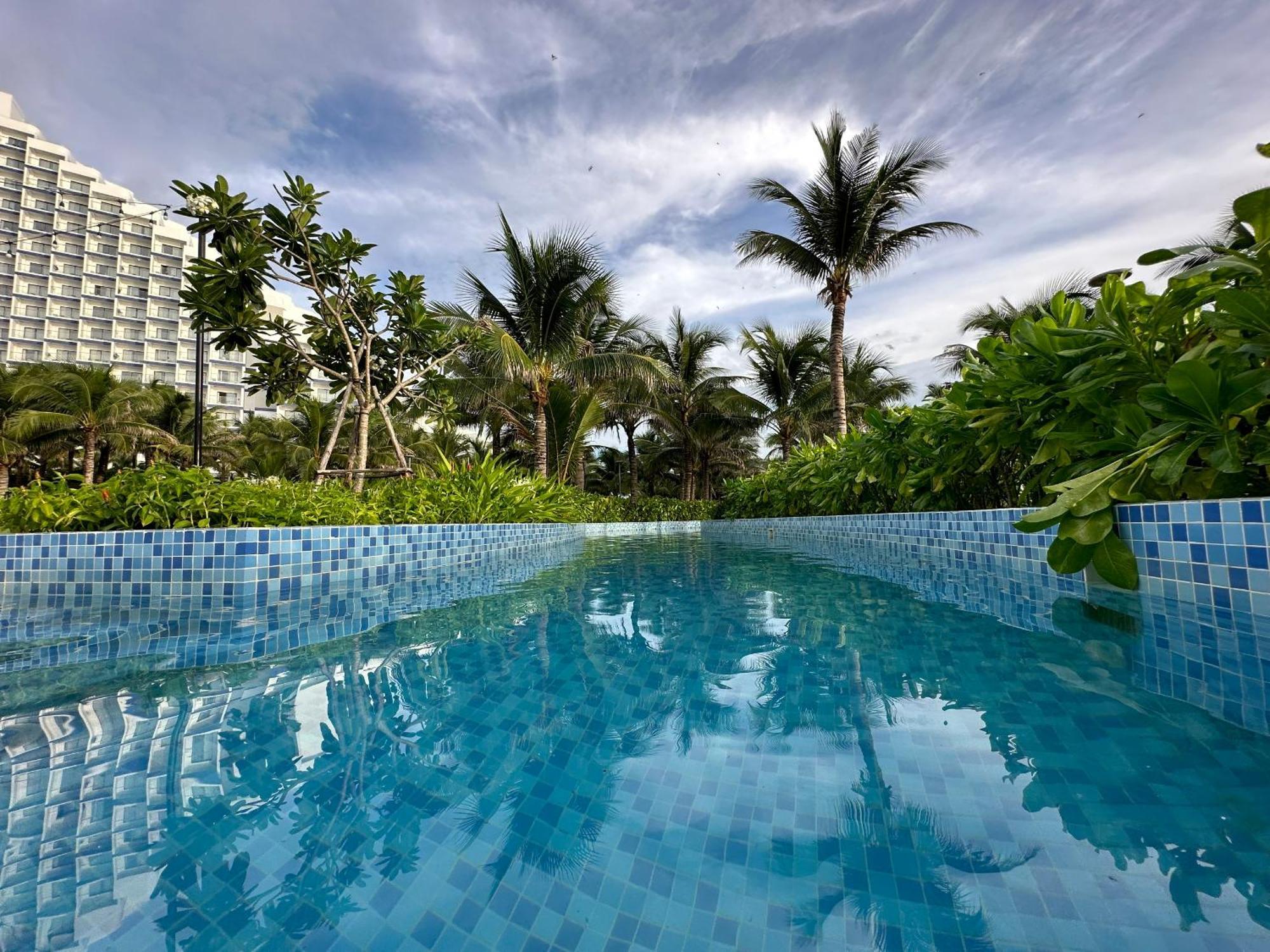 The Cam Ranh Oceanview Apartment Екстериор снимка