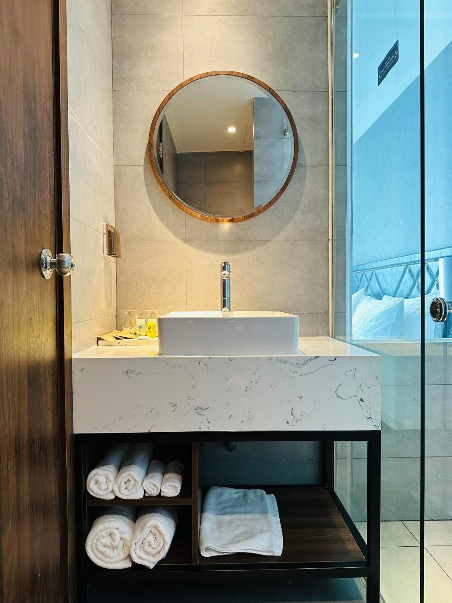 The Cam Ranh Oceanview Apartment Екстериор снимка