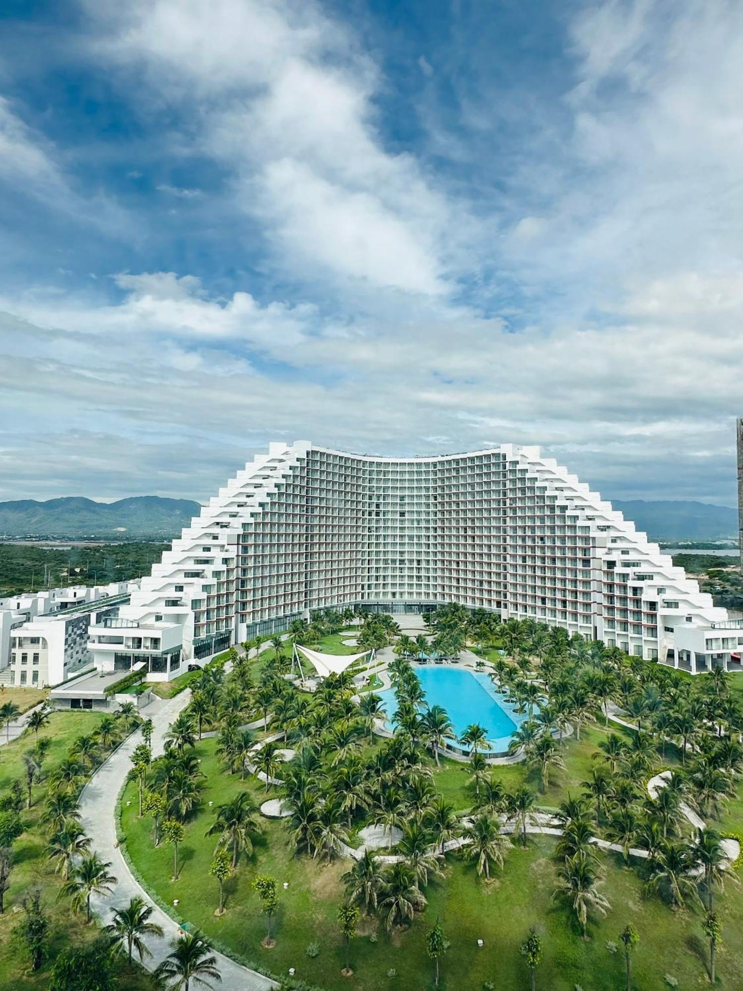 The Cam Ranh Oceanview Apartment Екстериор снимка